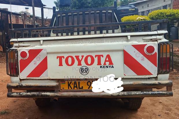 Toyota Hilux 2000 Beige