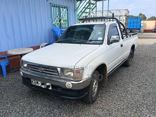 Toyota Hilux 2.5 Cab 2005 White