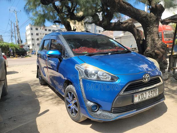 Toyota Sienta 2016 Blue