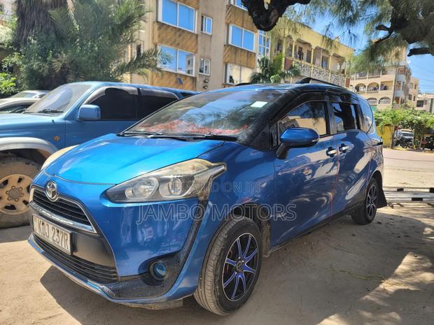 Toyota Sienta 2016 Blue