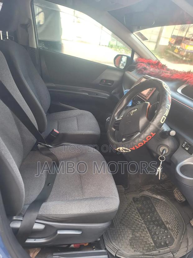 Toyota Sienta 2016 Blue