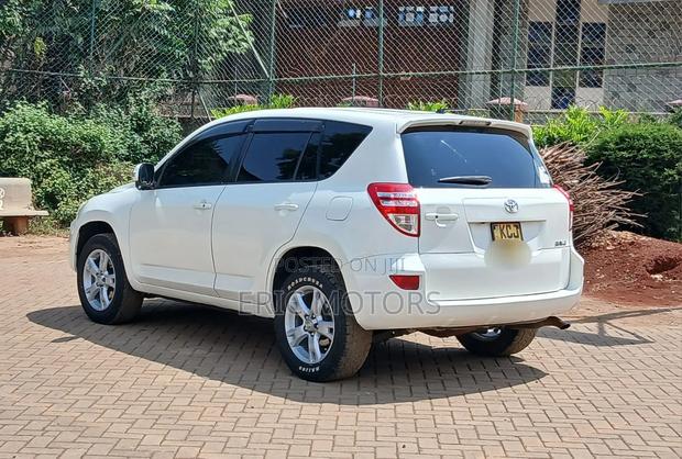 Toyota RAV4 2010 White