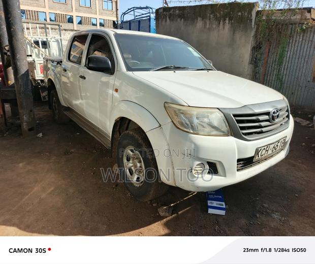 Toyota Hilux 2014 White