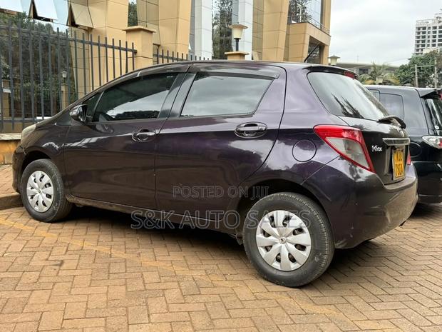 Toyota Vitz 2013 Burgundy