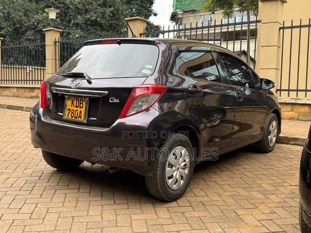 Toyota Vitz 2013 Burgundy