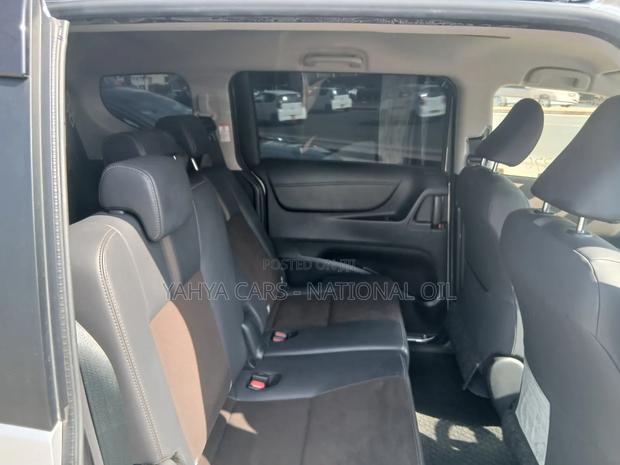 Toyota Sienta 2019 Silver