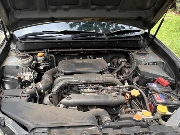 Subaru Outback 2010 Gold