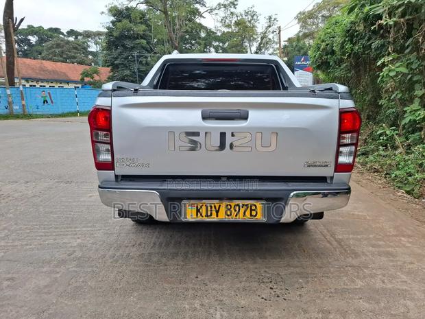 Isuzu D-MAX 2022 Silver