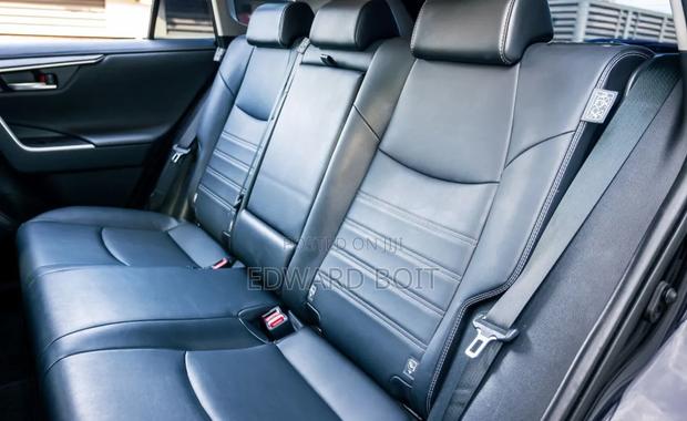 Toyota RAV4 2019 Blue