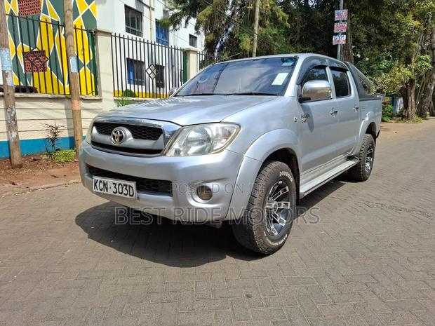 Toyota Hilux 2010 Silver