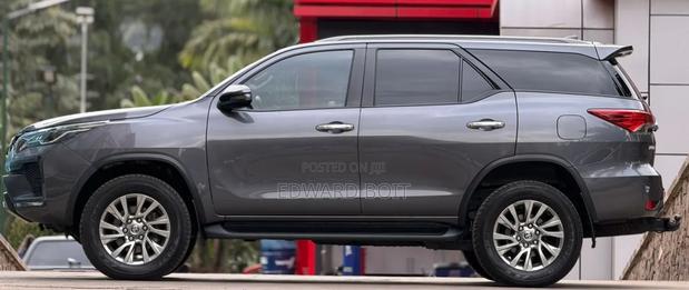 Toyota Fortuner 2021 Gray