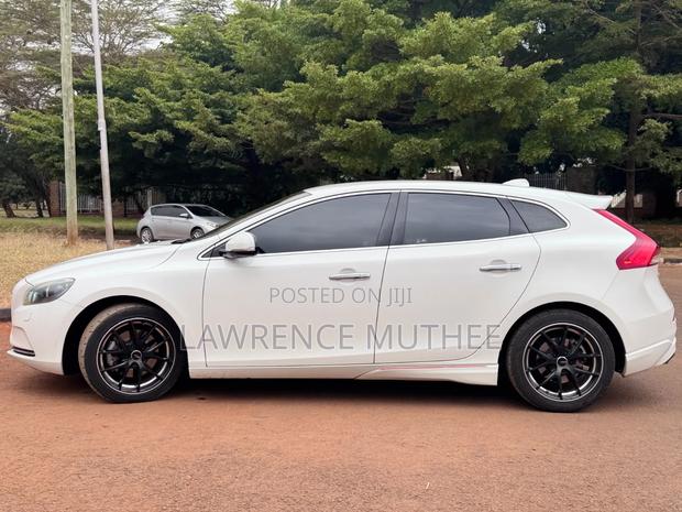 Volvo V40 2014 Pearl