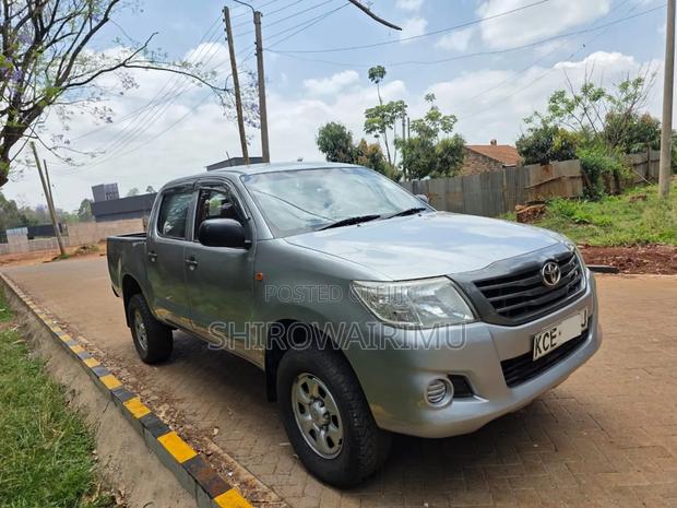 Toyota Hilux 2015 Silver
