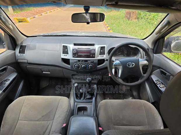 Toyota Hilux 2015 Silver