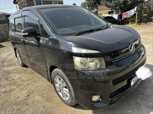 Toyota Noah 2010 Black