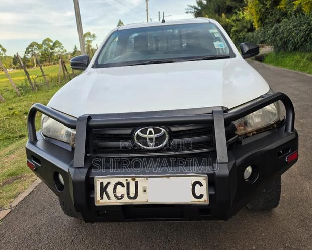 Toyota Hilux 2019 Off white