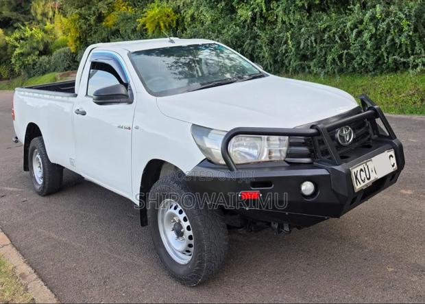 Toyota Hilux 2019 Off white