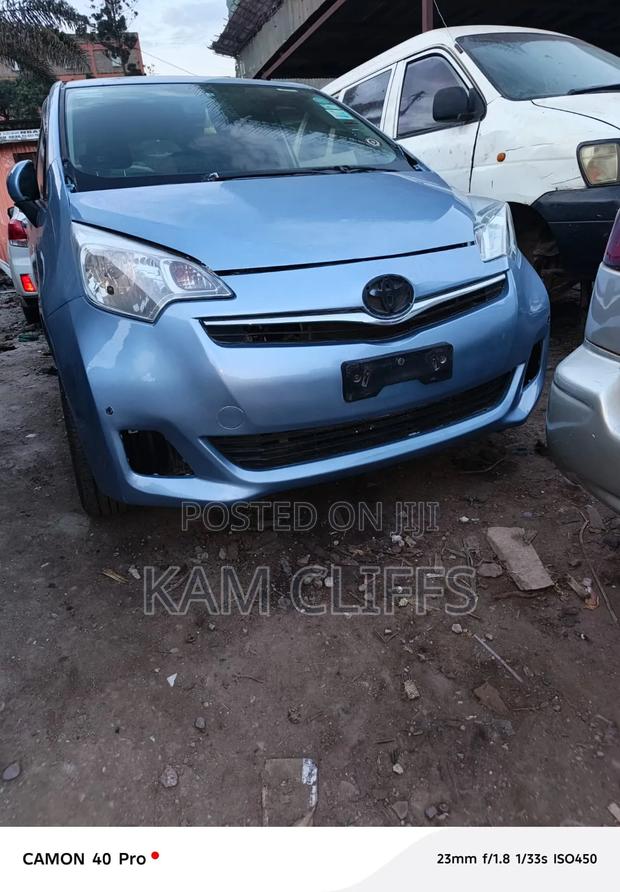 Toyota Ractis 2011 Blue