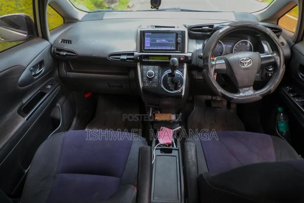 Toyota Wish 2014 Silver