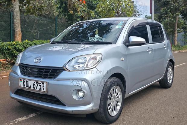 Toyota Passo 2016 Silver
