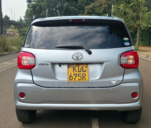 Toyota Passo 2016 Silver