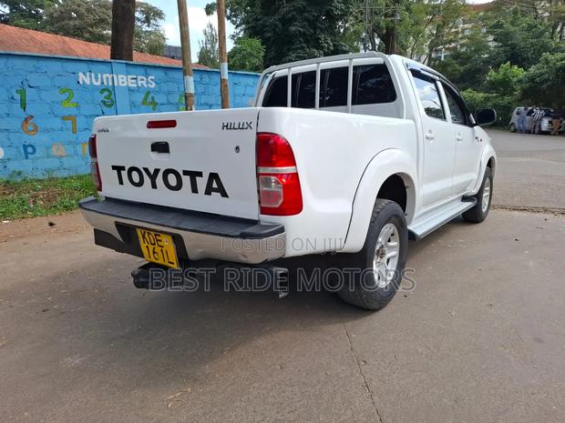 Toyota Hilux 2014 White