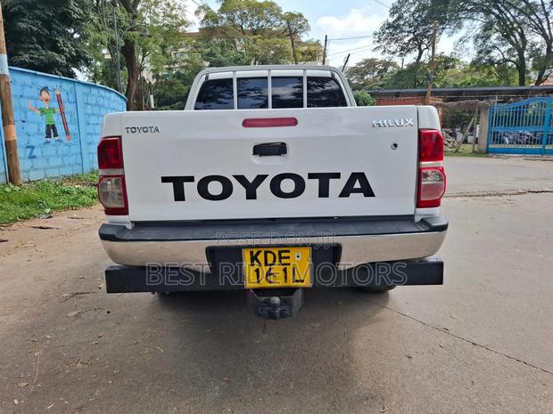 Toyota Hilux 2014 White