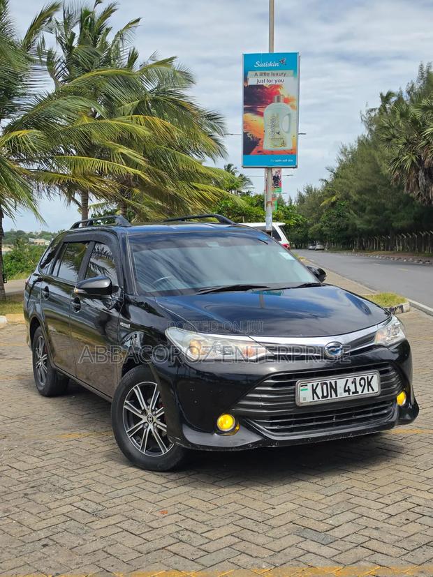 Toyota Corolla Fielder 1.5 Hybrid FWD 2015 Black