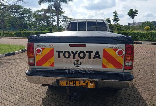Toyota Hilux 2011 Silver