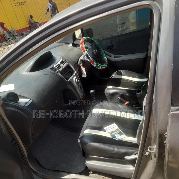 Toyota Vitz 2007 Gray