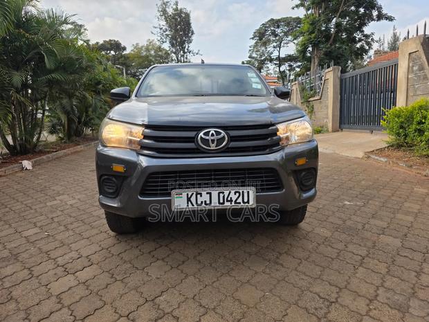 Toyota Hilux 2016 Blue