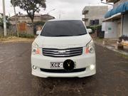 Toyota Noah 2.0 143hp AWD (8 Seater) 2013 White for sale