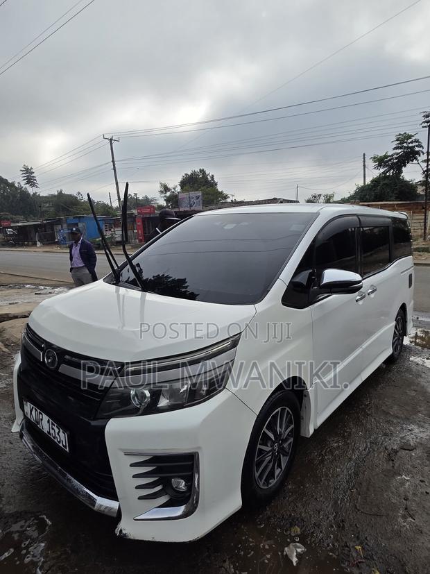 Toyota Noah 2017 White