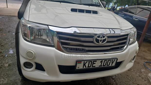 Toyota Hilux 2014 White