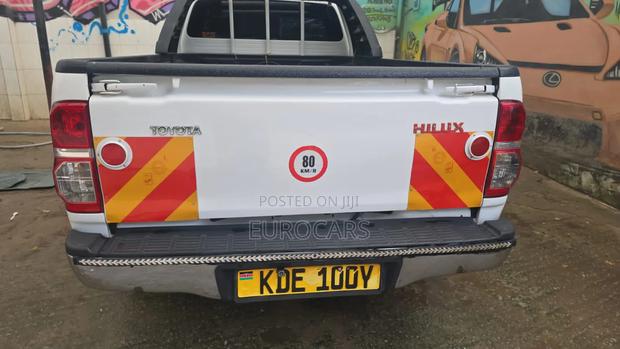 Toyota Hilux 2014 White