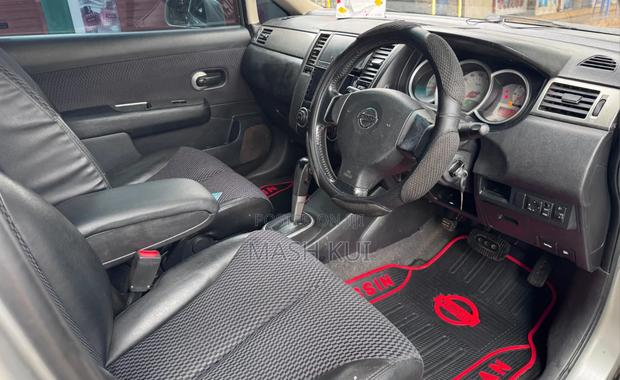 Nissan Tiida 2010 Silver
