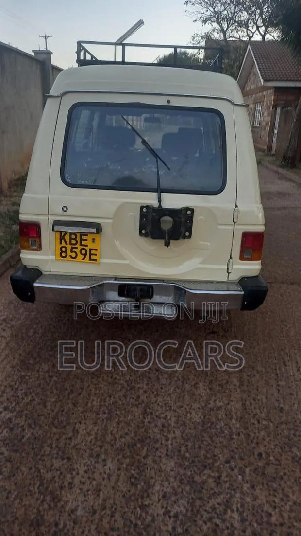 Mitsubishi Pajero 1993 Ivory