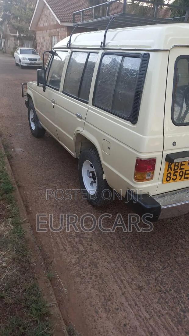 Mitsubishi Pajero 1993 Ivory