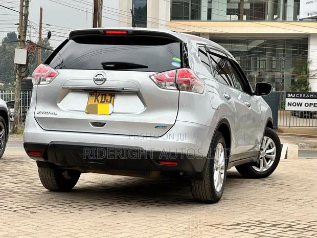 Nissan X-Trail 2015 Silver