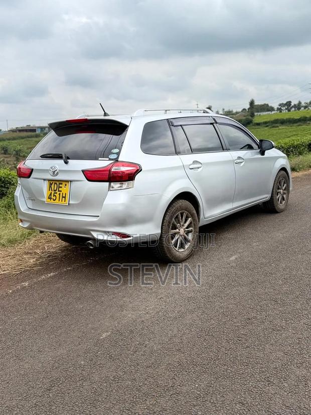 Toyota Corolla Fielder 2016 Silver