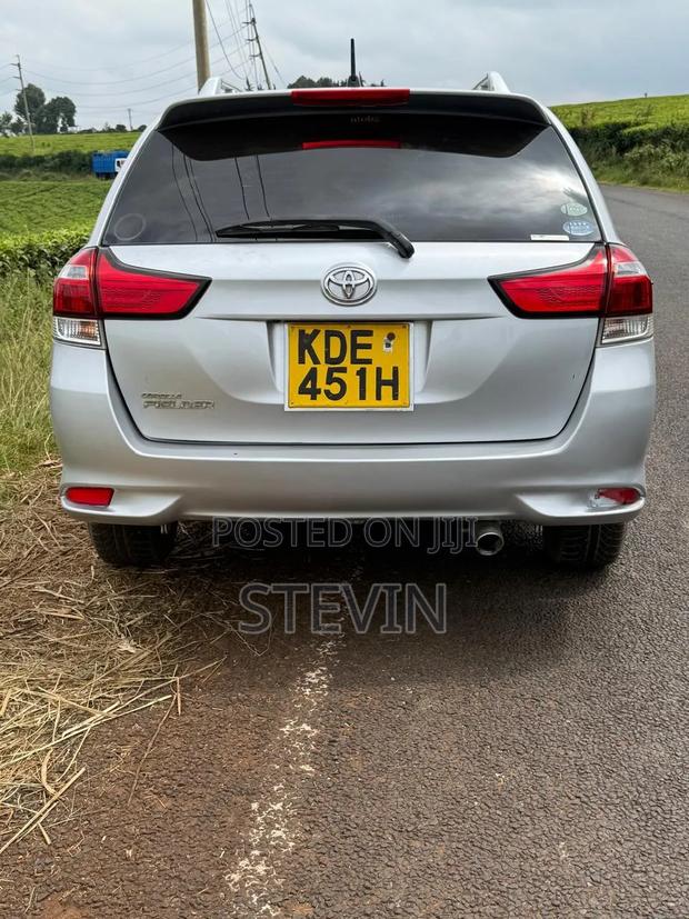 Toyota Corolla Fielder 2016 Silver