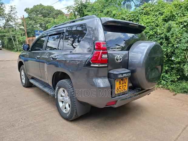 Toyota Land Cruiser Prado 3.0 TD 2010 Gray