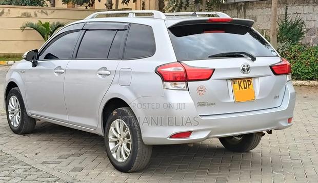 Toyota Corolla Fielder 2017 Silver