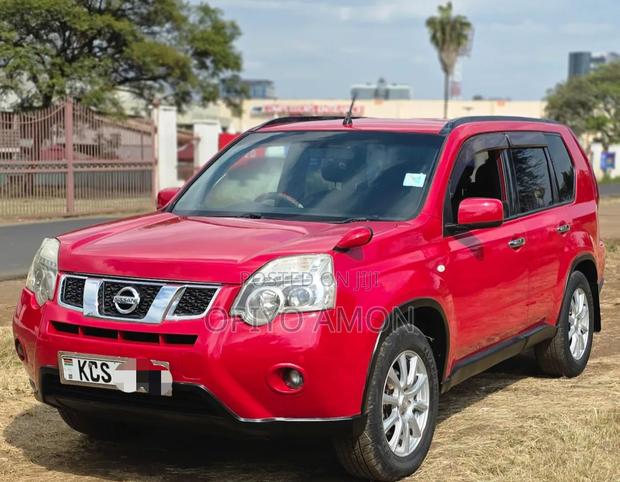 Nissan X-Trail 2011 Red
