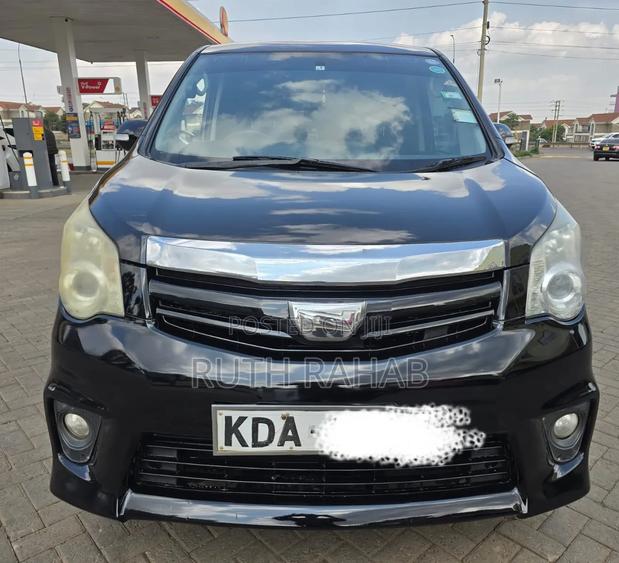 Toyota Noah 2013 Black