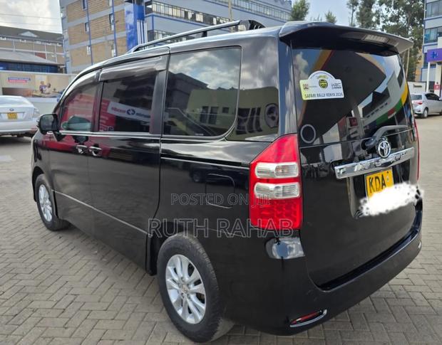 Toyota Noah 2013 Black