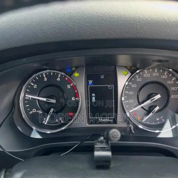 Toyota Hilux 2020 White