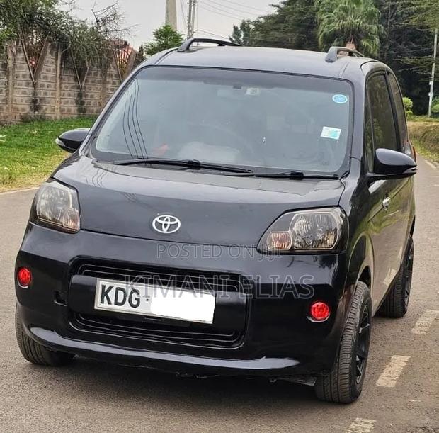 Toyota Porte 2014 Black