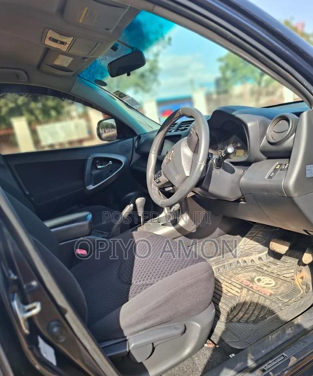 Toyota Vanguard 2011 Blue
