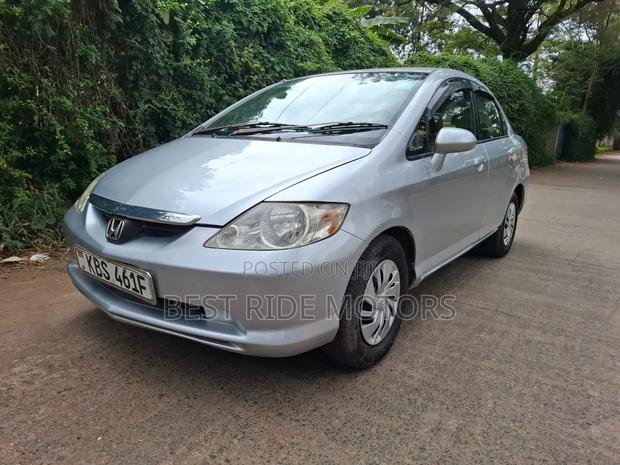 Honda Fit Aria 2006 Silver